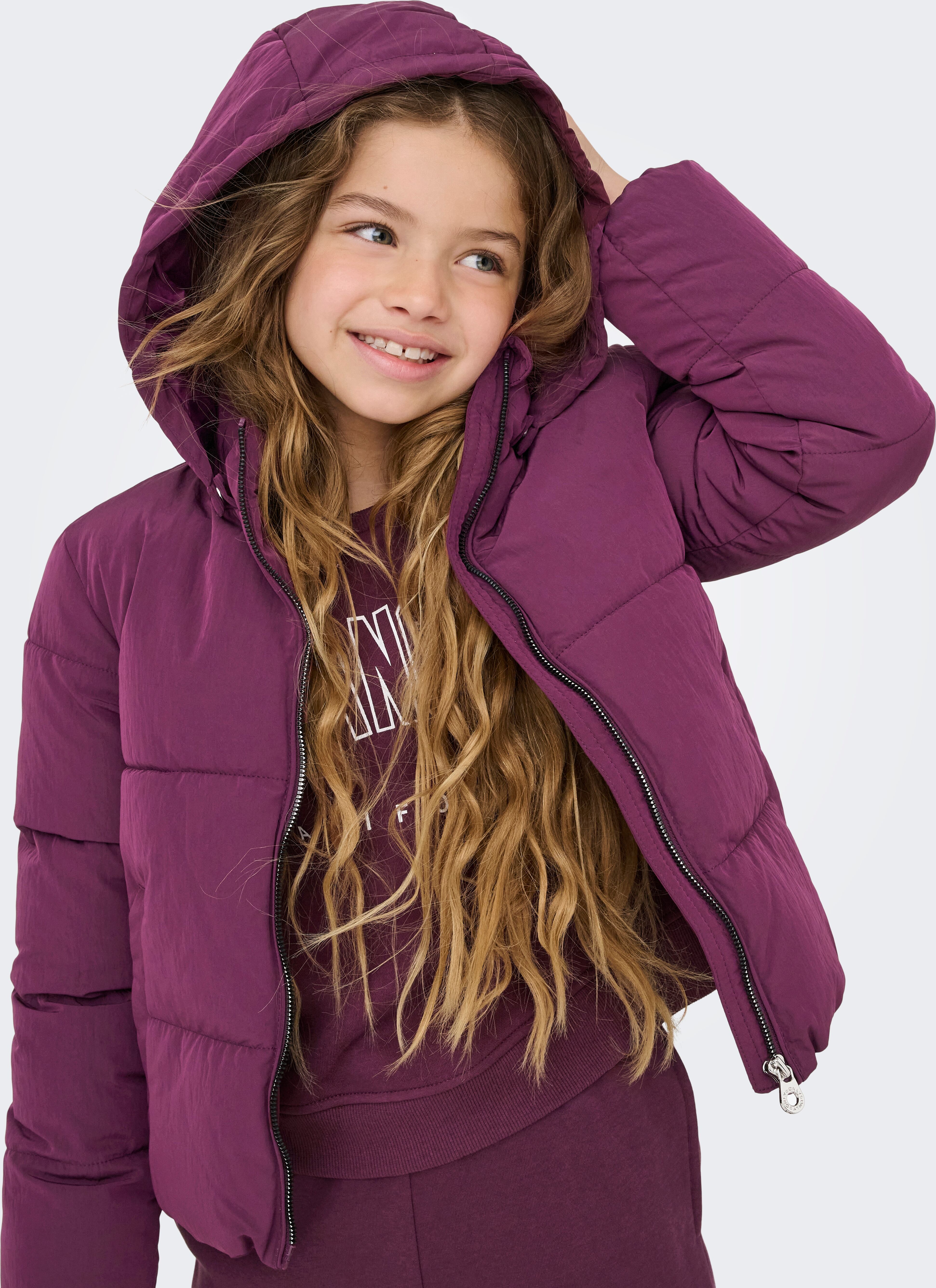 Steppjacke KIDS ONLY "KOGDOLLY SHORT PUFFER JACKET OTW", Mädchen, Gr. 146, lila (mauve wine), Web, Obermaterial: 60% Polyester, 40% Nylon, unifarben, normal hüftlang, Jacken Steppjacke, mit abnehmbarer Kapuze mauve wine 146