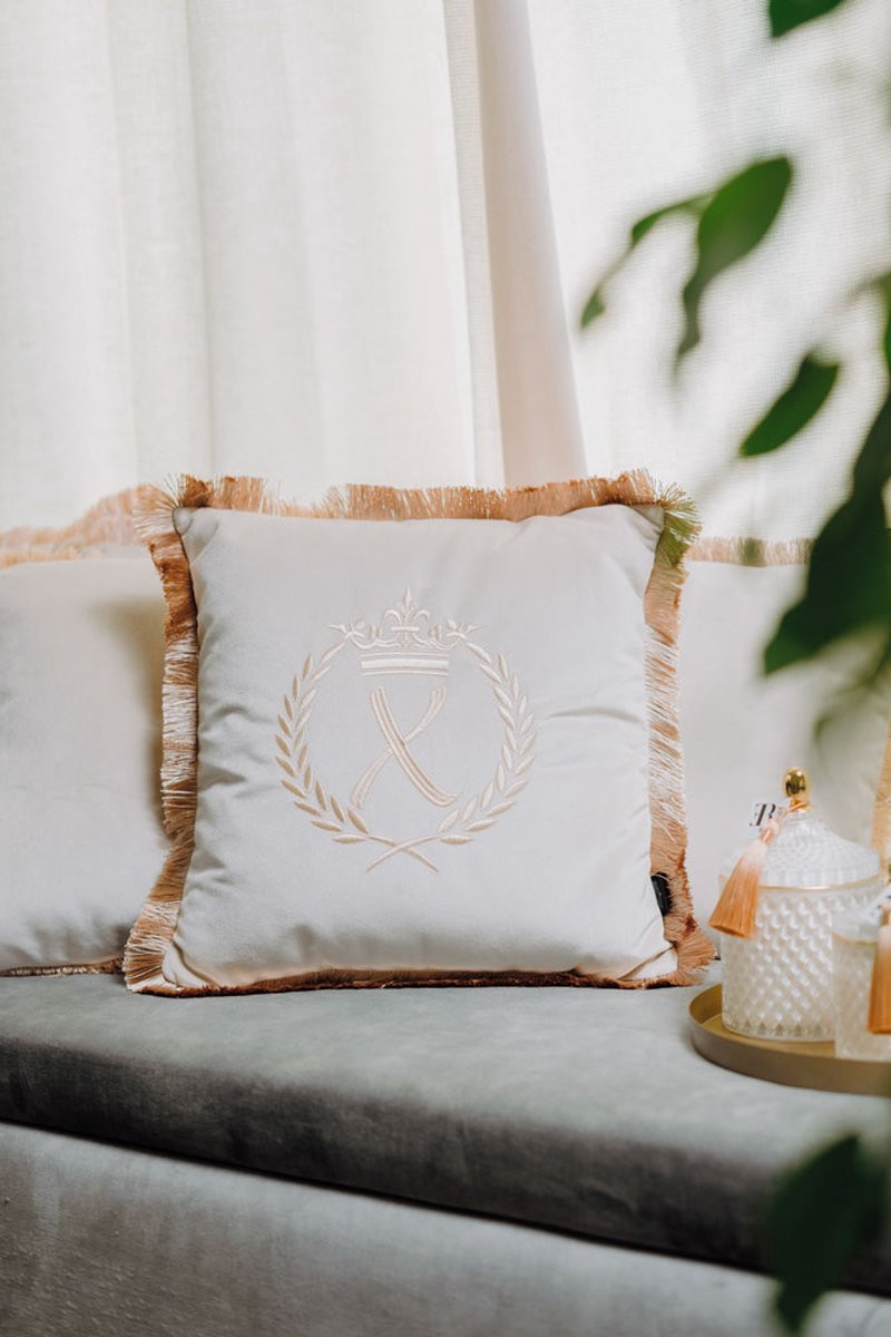 Sandra Mika Decoratief kussen met geborduurd monogram letter X beige fluweel 40 x 40 cm