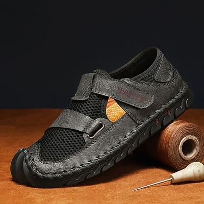 Olivgrüne Herren-Freizeitschuhe aus Mesh mit Klettverschluss, leicht und sportlich, geeignet zum Wandern, Spazierengehen und für Outdoor-Abenteuer.