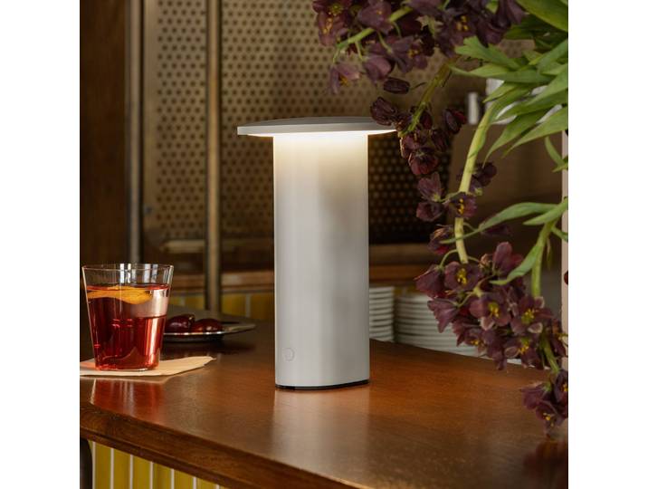 FRITZ HANSEN LED Tischlampe Solae, dimmbar, alu / grau / zink, für Wohn- / Esszimmer, Aluminium, Modern, LED Tischlampe