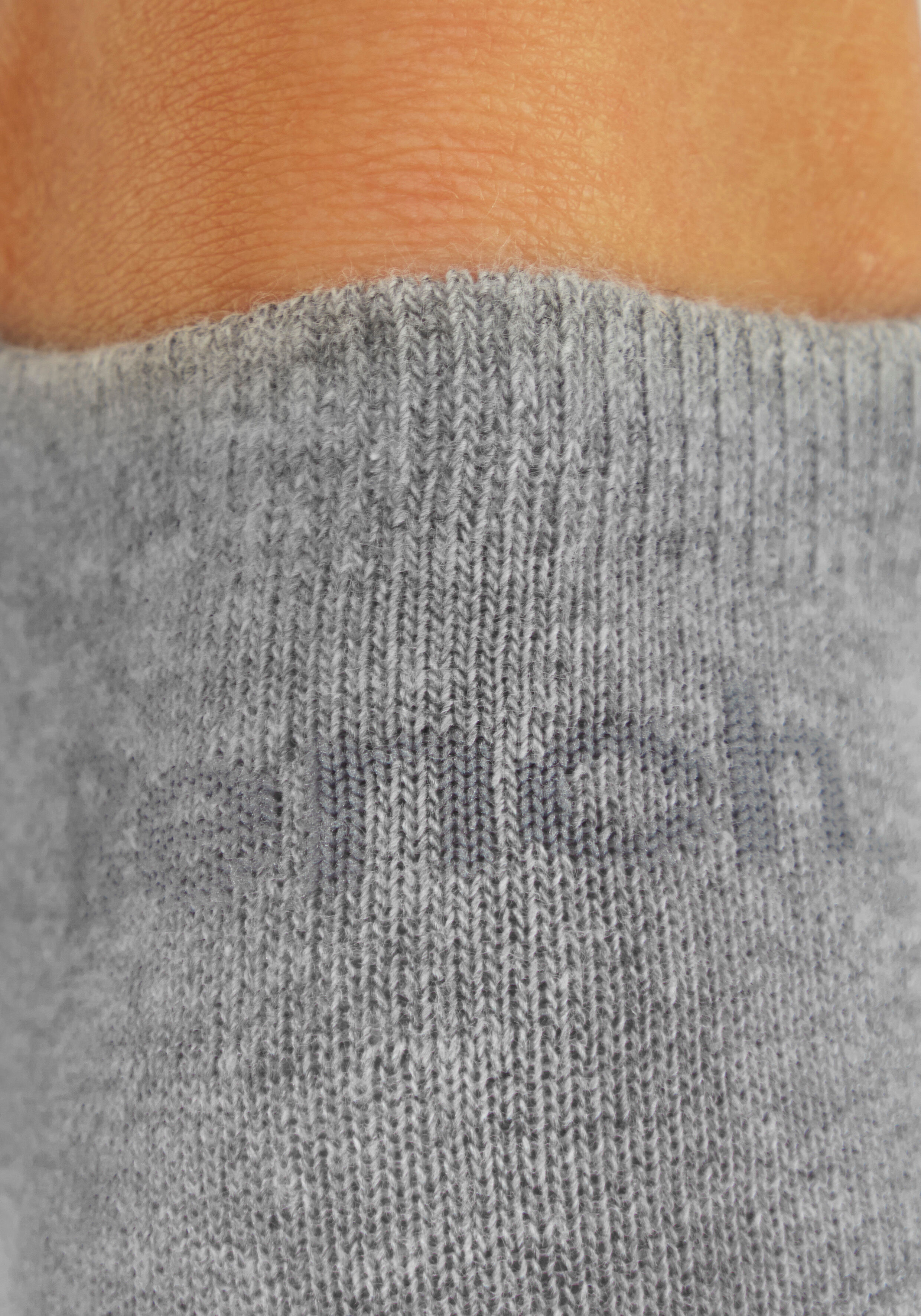 Sneakersocken BENCH. "für Damen und Herren in Baumwollmischung, für Sport und Freizeit", Herren, Gr. 35-38, grau (2x dunkelgrau meliert, 2x hellgrau meliert, 2x grau meliert), Baumwollmischung, elastisch, Socken Sneakersocken, mit klassischem Logoschriftz