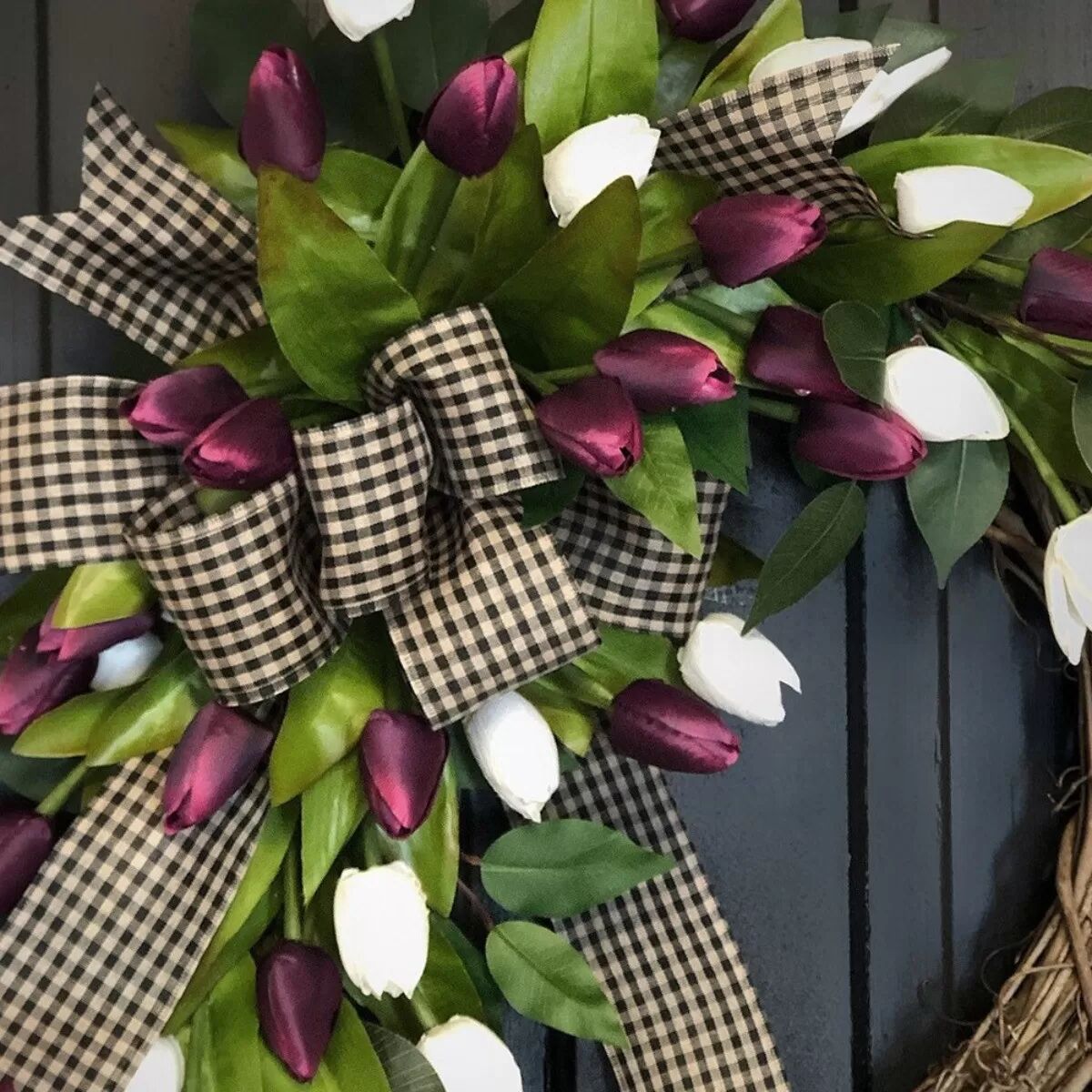 INF Künstlicher Tulpenkranz - lebensechte Polyester+PU-Blüten auf Weinreben-Basis für Tür- und Wanddekoration, Mehrfarbig,