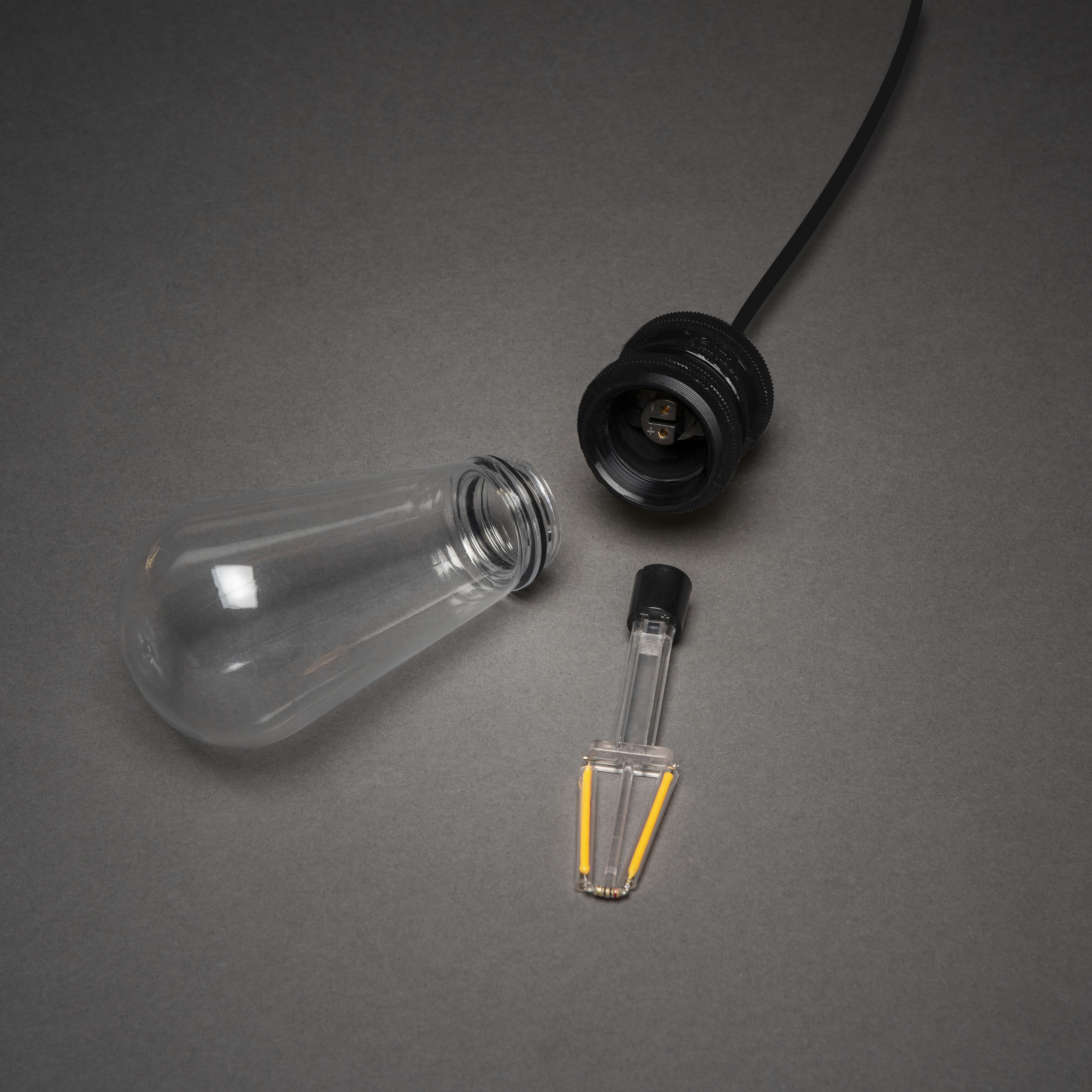 KONSTSMIDE LED-Lichterkette "Party-Lichterkette außen", Energieeffizienz: F, schwarz, Dioden 10 Stk. Flammen 10 Stk., Gesamtlänge 14,5m, Lichterketten, LED globe Party Lichterkette, retro Design, 10 bernsteinfarbene Dioden, LED-Lichterkette