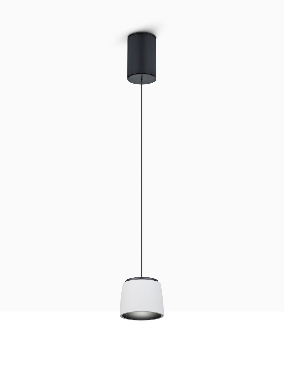 Helestra LED-Pendelleuchte OVE weiß/schwarz 6-5025.07 4022671115971