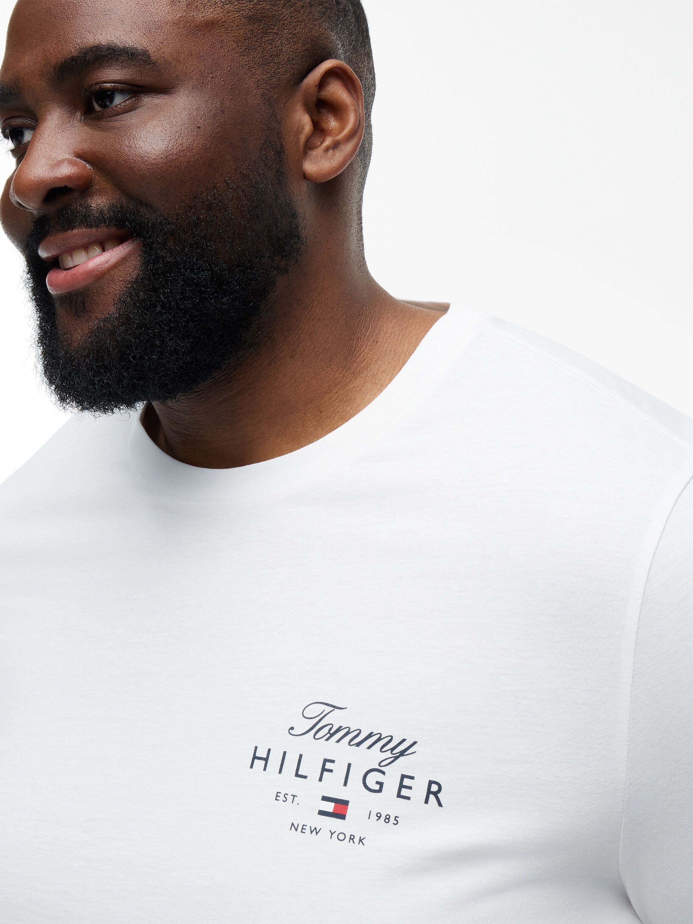 T-Shirt "BT-SCRIPT STACK", Herren, Gr. XXL, weiß, Single Jersey, Obermaterial: 100% Baumwolle, TOMMY HILFIGER BIG & TALL, Rundhals, Shirts T-Shirt, Grosse Grössen, aus Jersey mit Logo weiß XXL