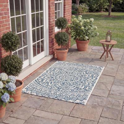 SAFAVIEH Courtyard Fran Mandala Indoor/ Outdoor Waterproof Patio Backyard Rug