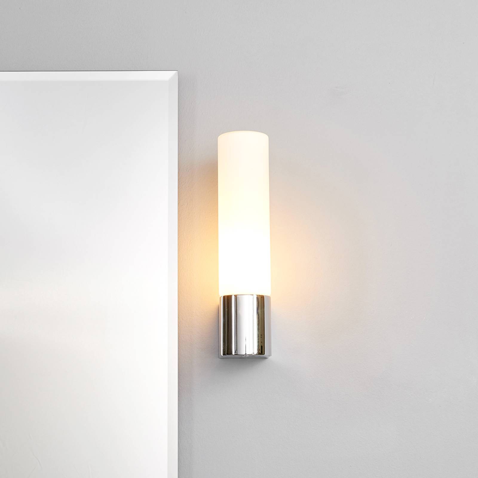 Wandlampe MELIKE Lindby, dimmbar, chrom / silber, für Badezimmer, Metall, Modern, Wandleuchte, Wandlampe Bad