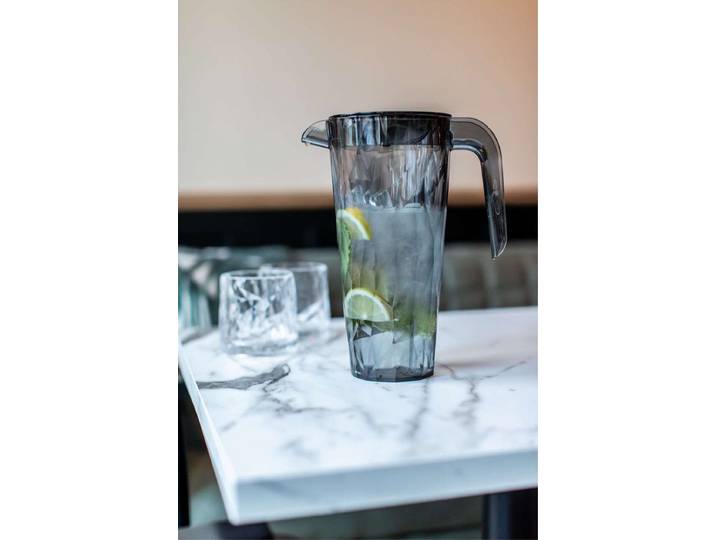 Koziol - Club Pitcher Schenkkan 1\,5 liter - Kunststof - Transparant