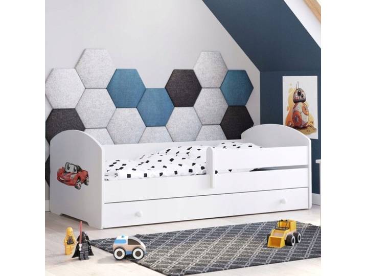Lit enfant LUK 140x70 cm + sommier + matelas avec barrière de sécurité avec motif voiture