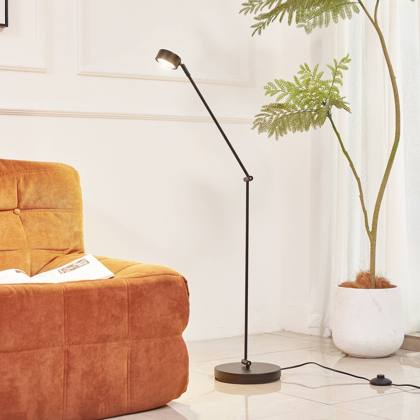 Lindby Vloerlamp, zwart, metaal, modern, verstelbaar