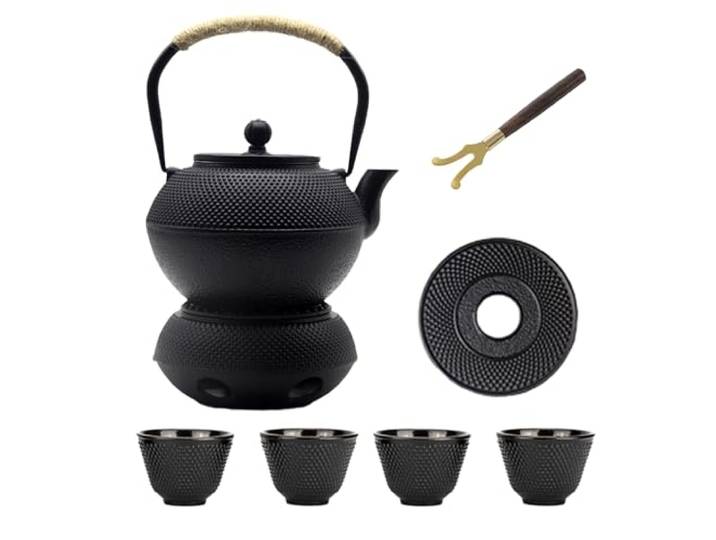 Kleine Teekanne aus Gusseisen mit Kerzenwärmer, japanischer Teekessel für Herdplatte, schwarze Teekanne und Teetasse, Teekanne mit Sieb für lose Blätter (900 ml)