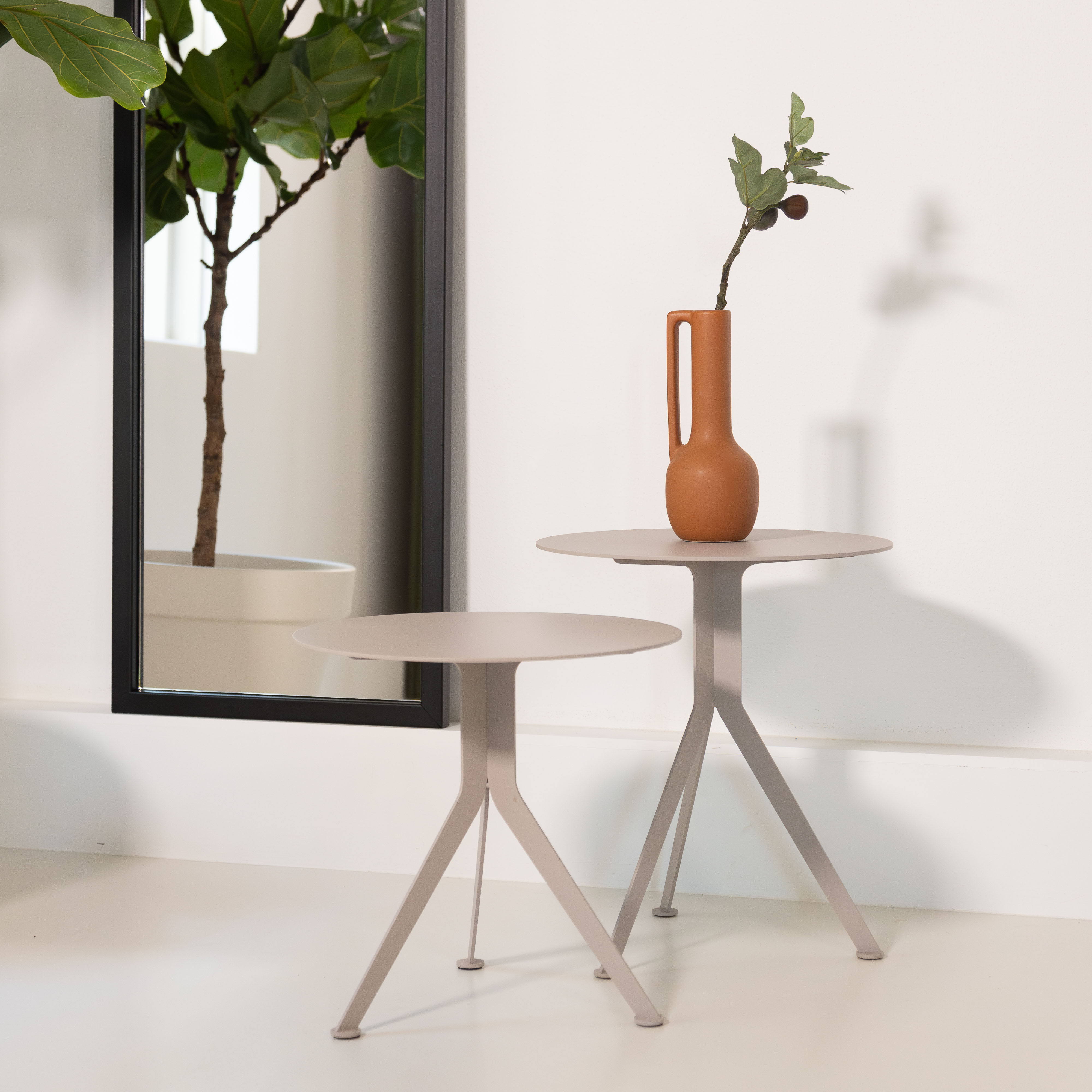 Beistelltisch SPINDER DESIGN "Daley", grau (silky taupe, silky taupe, silky taupe, silky taupe, silky taupe, silky taupe), B/H/T: 38cm x 38cm x 38cm, Tische, Beistelltisch, Beistelltisch aus Stahl silky taupe, silky taupe, silky taupe, silky taupe, silky 