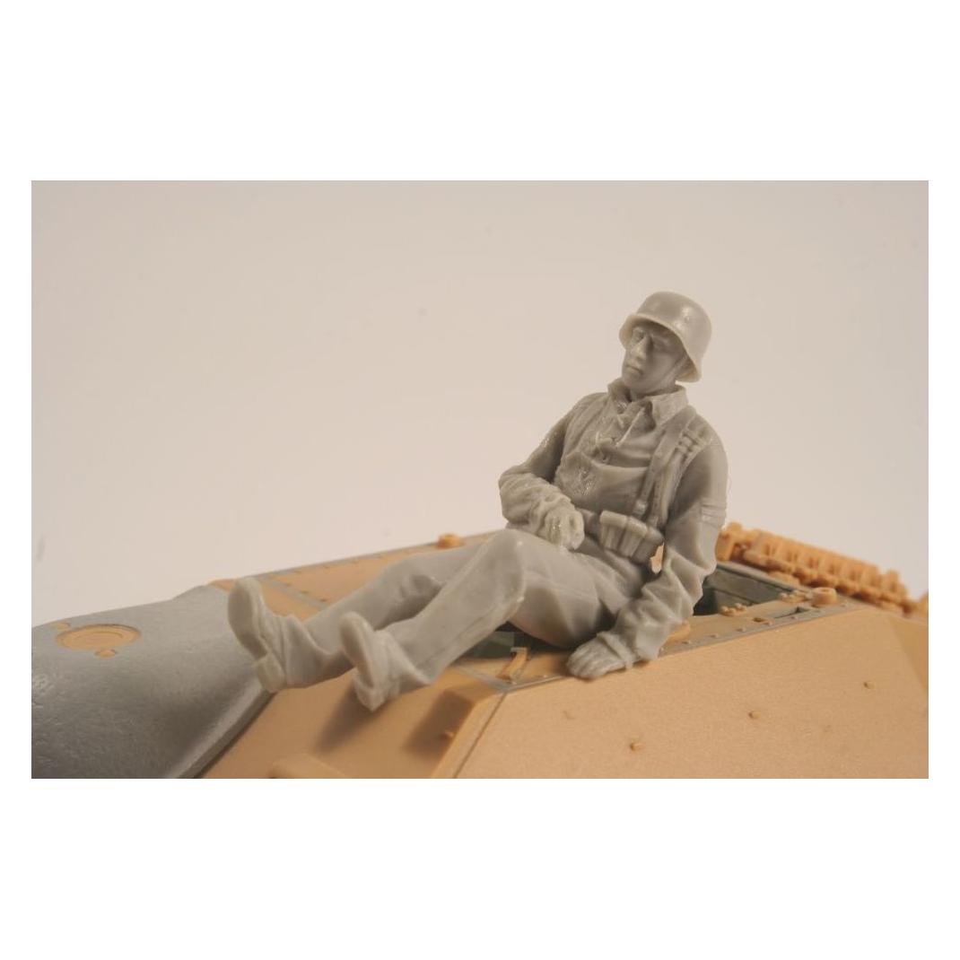 CMK German WWII Hetzer Sitting Infanty man (129-F35260)