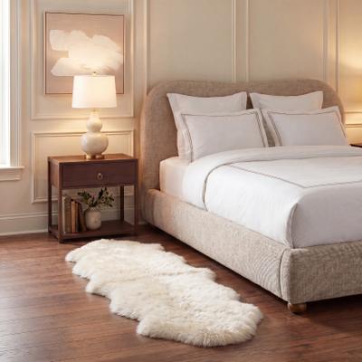 SAFAVIEH Handmade Sheepskin Aybek Genuine Pelt Rug