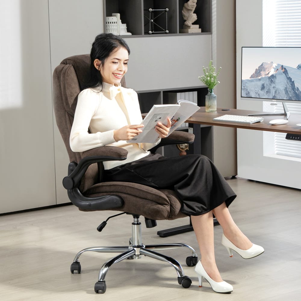 Homcom Fauteuil de bureau accoudoirs relevables tissu en velours marron Marron 70x122x70cm