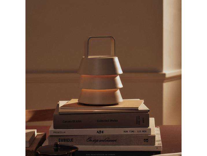 Luver Portable Tischlampe, kaschmir-beige IP44 - ferm LIVING - Wohnzimmer - Metall - Einflammig
