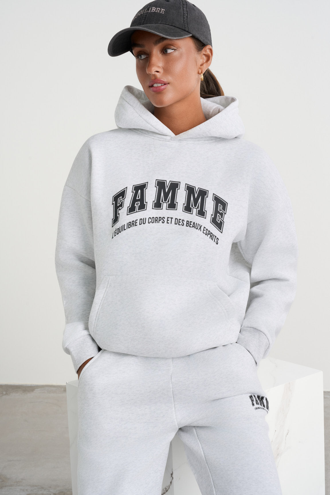 FAMME - Équilibre Oversized Hoodie - Grey / XS