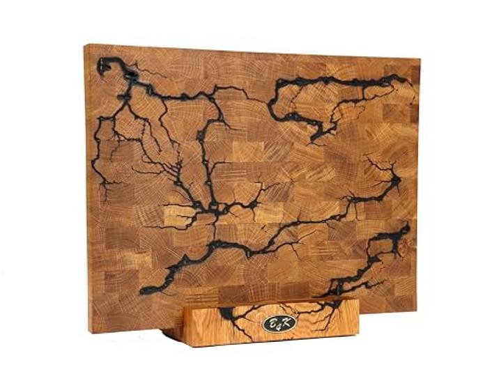 B4K® Hackblock mit Ständer aus Eiche 40x30x4 cm Lichtenberg-Blitze Design, Premium Hirnholzbrett mit Griffen, Handgefertigt, Antibakteriell & Messerschonend