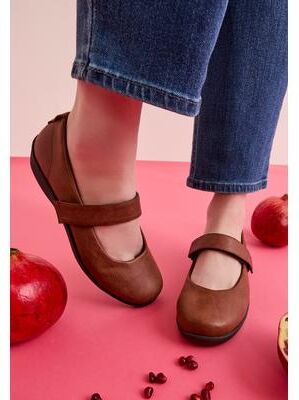 Women's The Carla Mary Jane Flat by Comfortview in Brown (Size 8 M)