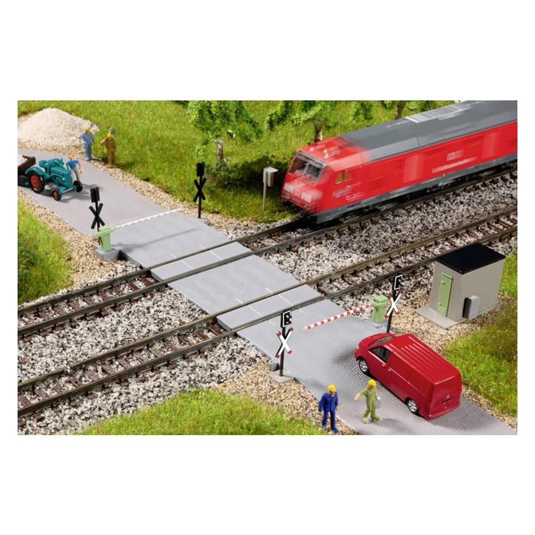 Auhagen N Au Bahnübergang Halbschranke (44649)