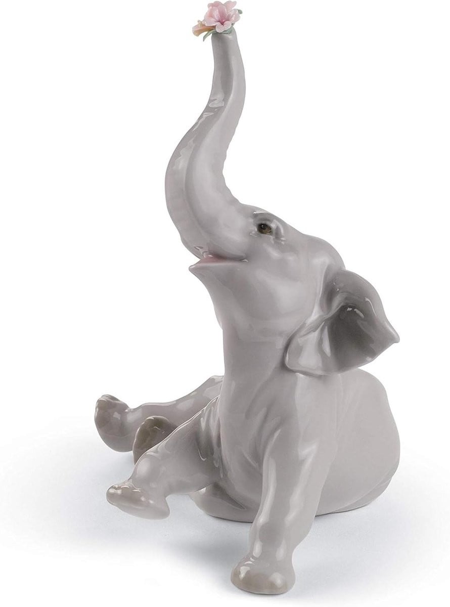 Handgemaakt porseleinen baby olifant beeldje voor decoratie van je tafelblad
