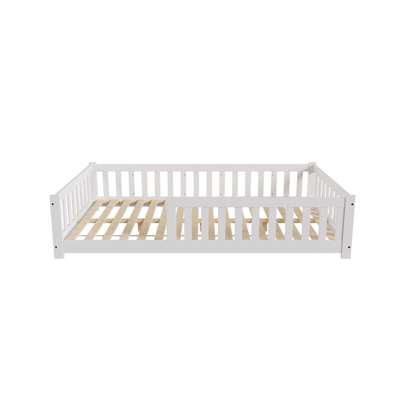 Juskys Kinderbett Naya 120x200 cm - Bett mit Rausfallschutz & Lattenrost - Holz Bodenbett Kinder Weiß
