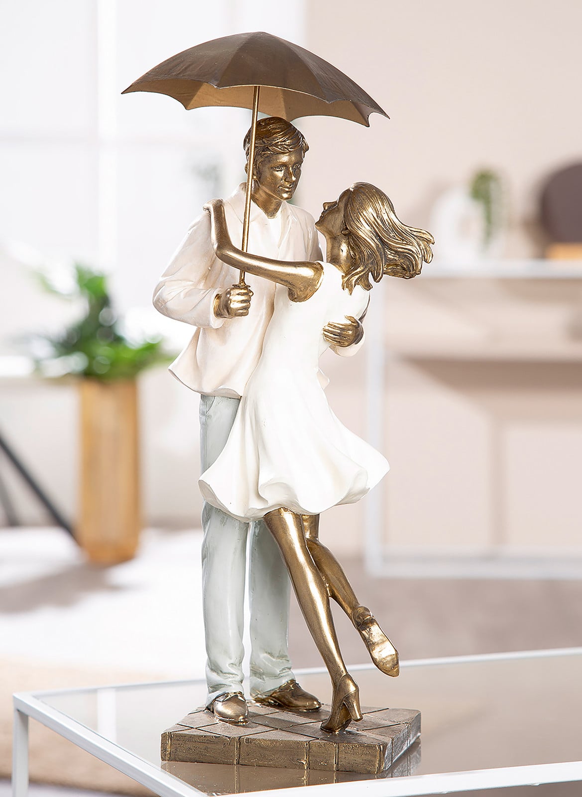 home24 Sculptuur Paar Love in the rain goud/beige B: 17 cm, D: 39 cm, H: 14 cm