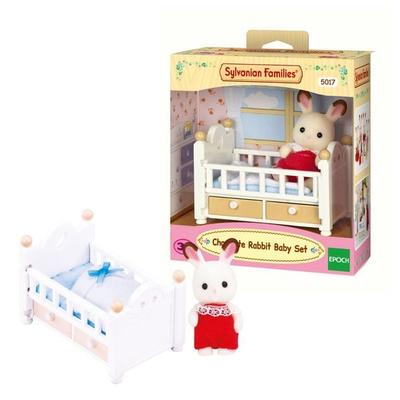 Sylvanian Families 5017 - Schokoladenhasen Baby mit Babybett
