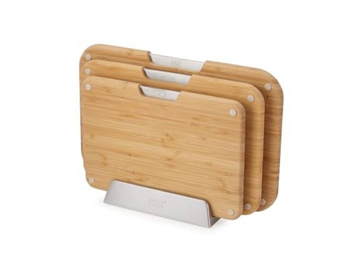 Joseph Joseph Nest Boards 3-teiliges Bambusholz Schneidebrett-Set, Beidseitig Nutzbar, Rutschfeste Füße, Edelstahl-Bügel, Lebensmittel-Symbole, Metallständer