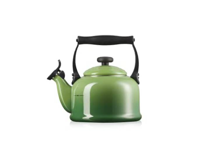 Le Creuset Wasserkessel Tradition, Füllmenge: 2,1 l, Emaillierter Stahl, Bamboo, 40102024080000