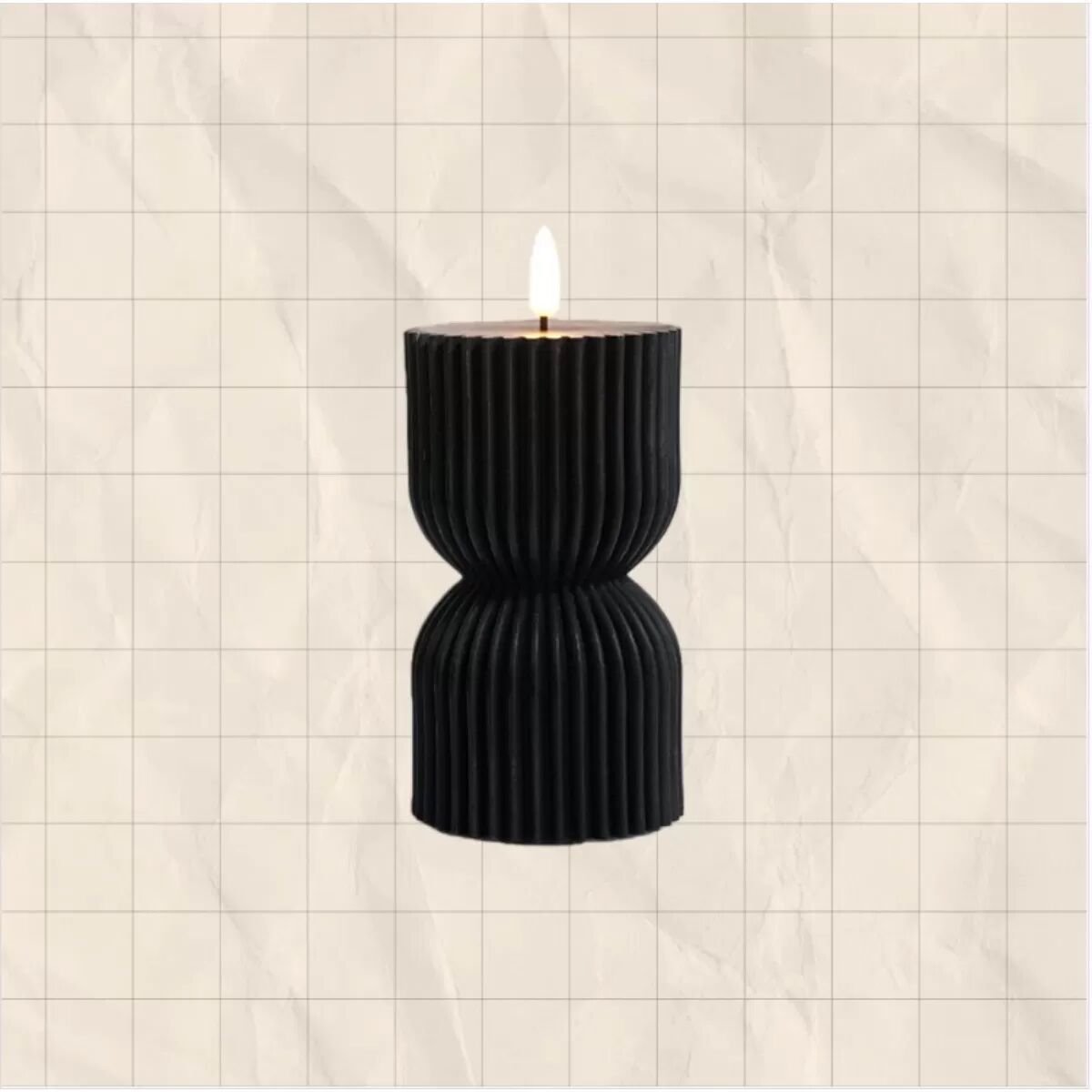 INF Bougie LED Noire Flamme Vacillante à Piliers Rayés - Diamètre 7,5cm, Hauteur 13,5cm