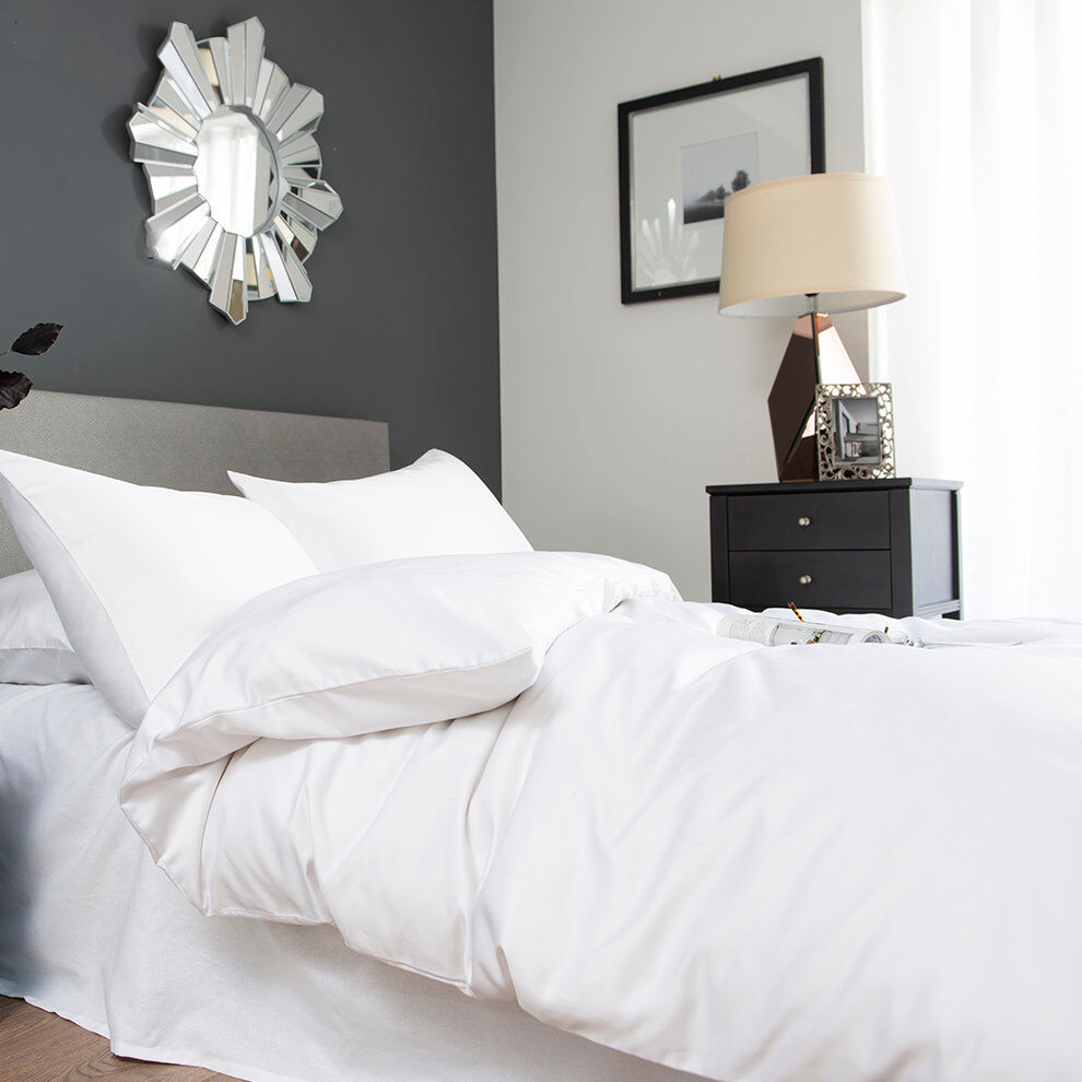 The Lyndon Company Cotton Solid Colour Duvet Cover Set with Pillowcases Included White Double - 2 Standard Pillowcases