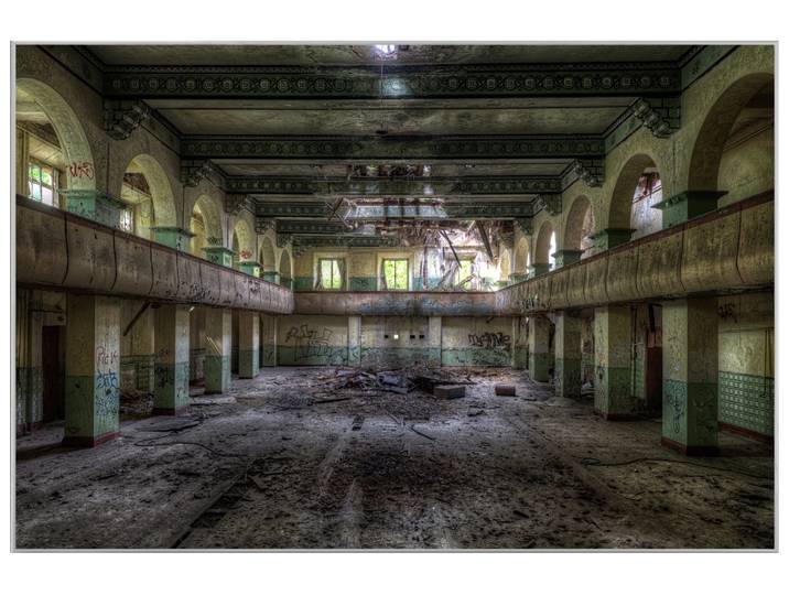 Bild mit Rahmen Lost Place Halle 2 image LAND