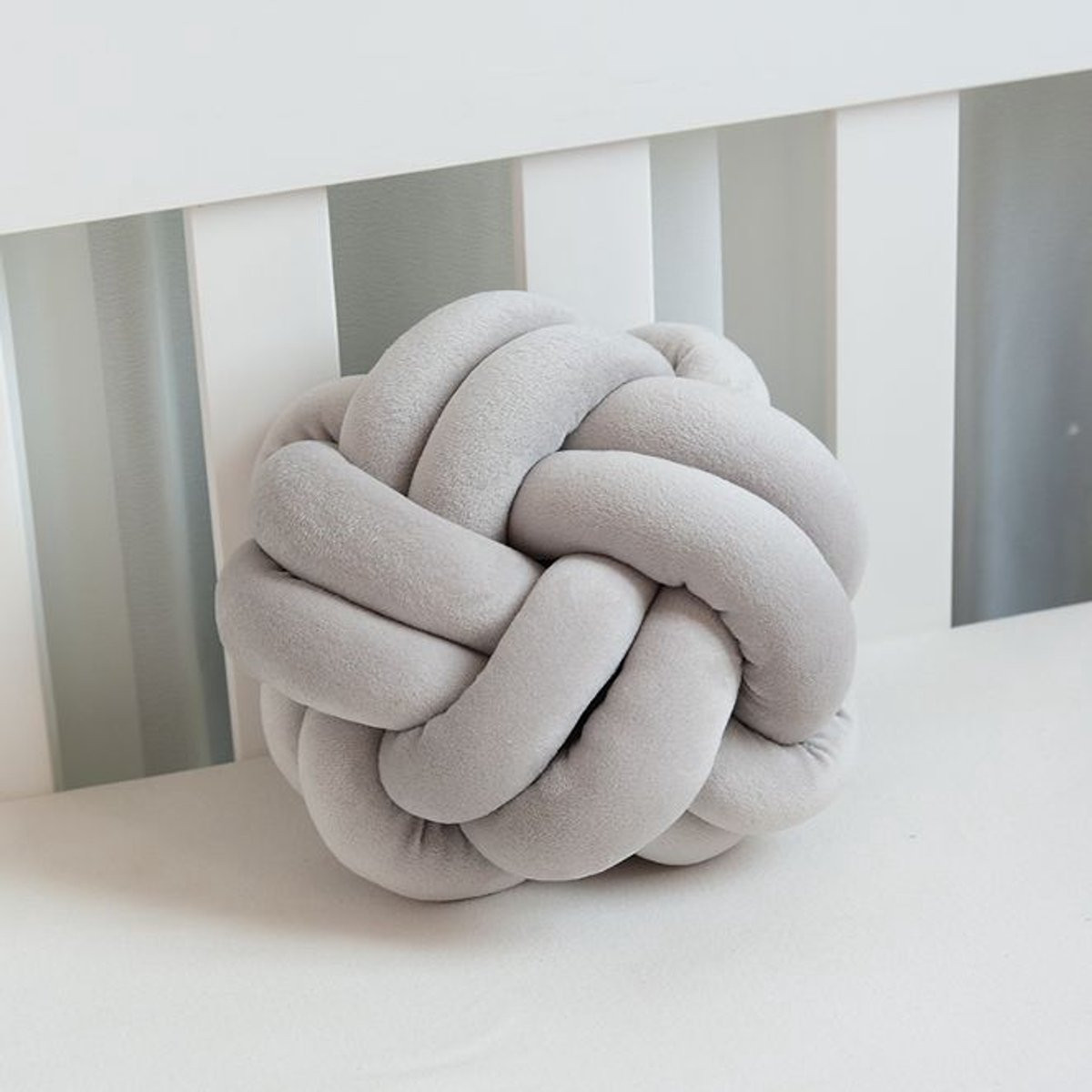 IL BAMBINI Grijs Geknoopt Sierkussen - 25 cm