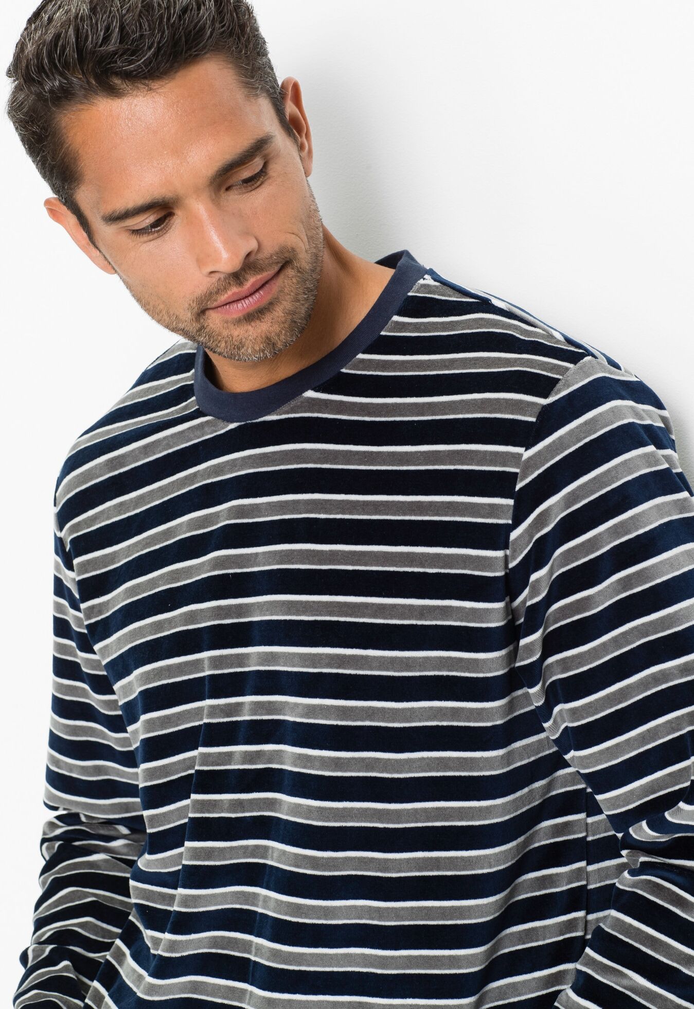 Pyjama BONPRIX, Herren, Gr. 48/50 (M), blau (dunkelblau gestreift), Obermaterial: 80% Baumwolle, 20% Polyester, Homewear-Sets Pyjama, aus Nicki-Material, lockere Passform, mit breitem Komfortbund dunkelblau gestreift 48/50 (M)