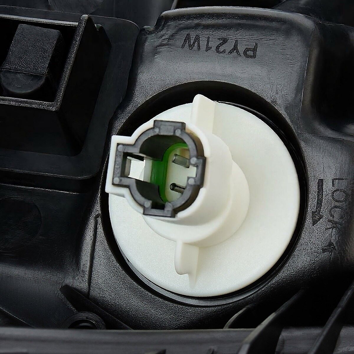 TYC 20-12011-15-2 Headlight