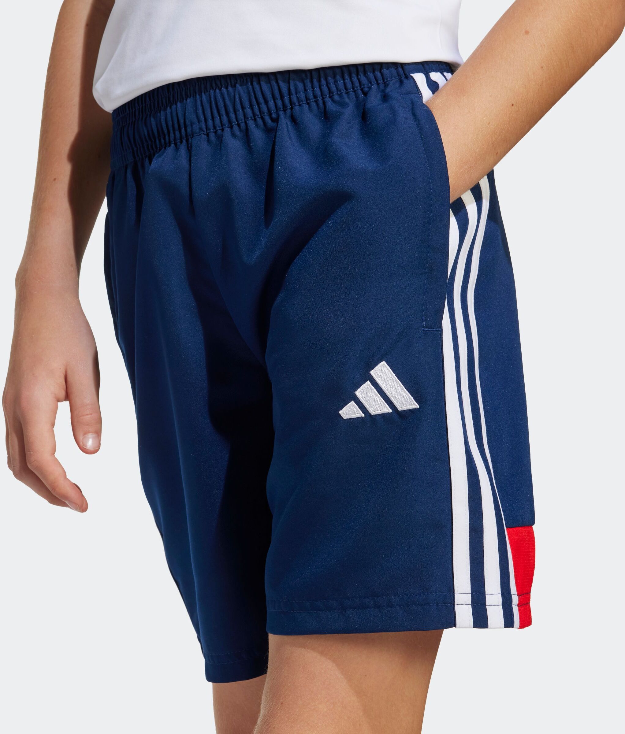 Trainingsshorts ADIDAS PERFORMANCE "TIRO 25 ESSENTIALS WOVEN KIDS", Mädchen, Gr. 164, N-Gr, blau (team navy blau, rot,), Obermaterial: 100% Polyester, Hosen Trainingsshorts team navy blau, rot, 164, N-Gr