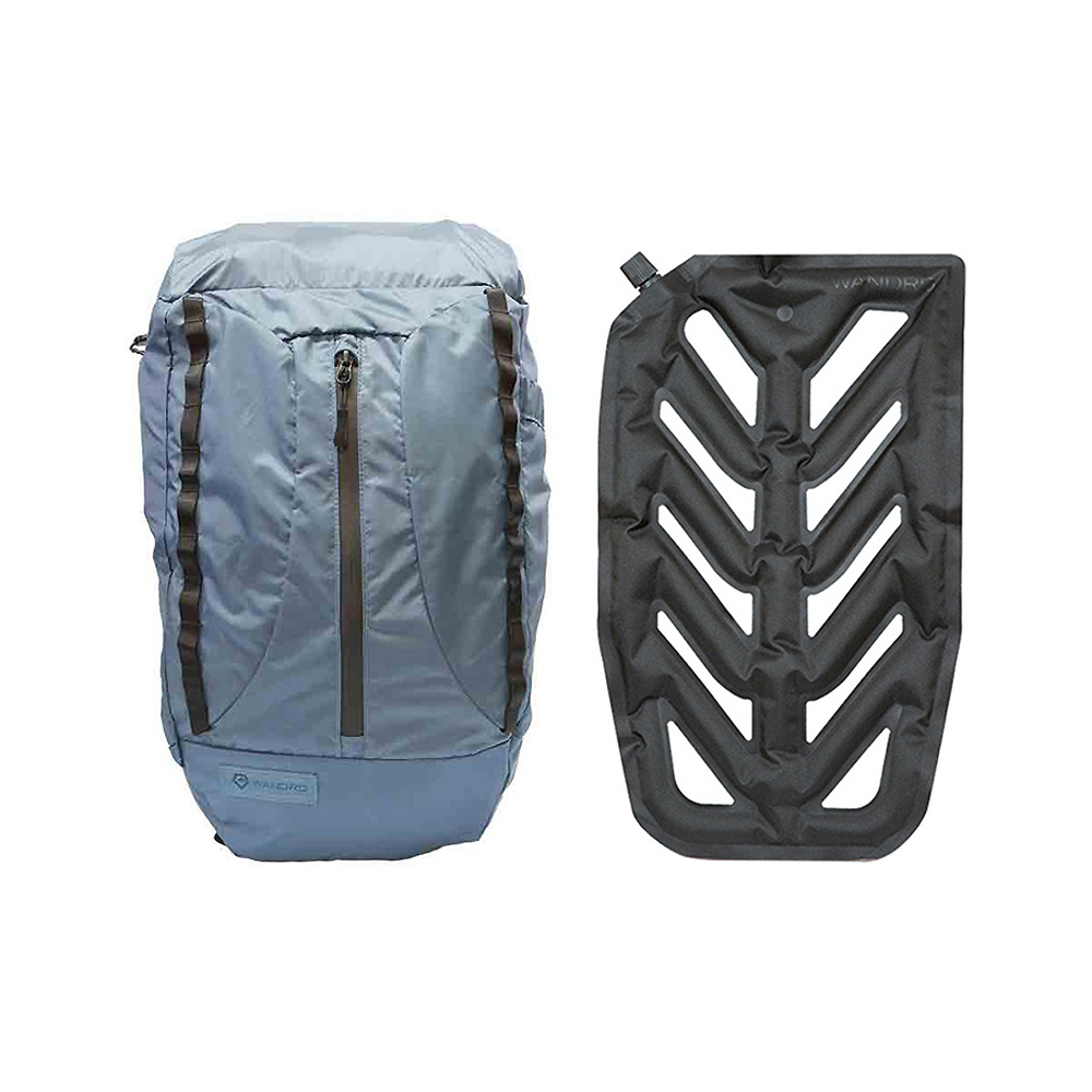 Wandrd VEER 18 L Faltrucksack mit aufblasbarem Rückenpolster kobaldblau