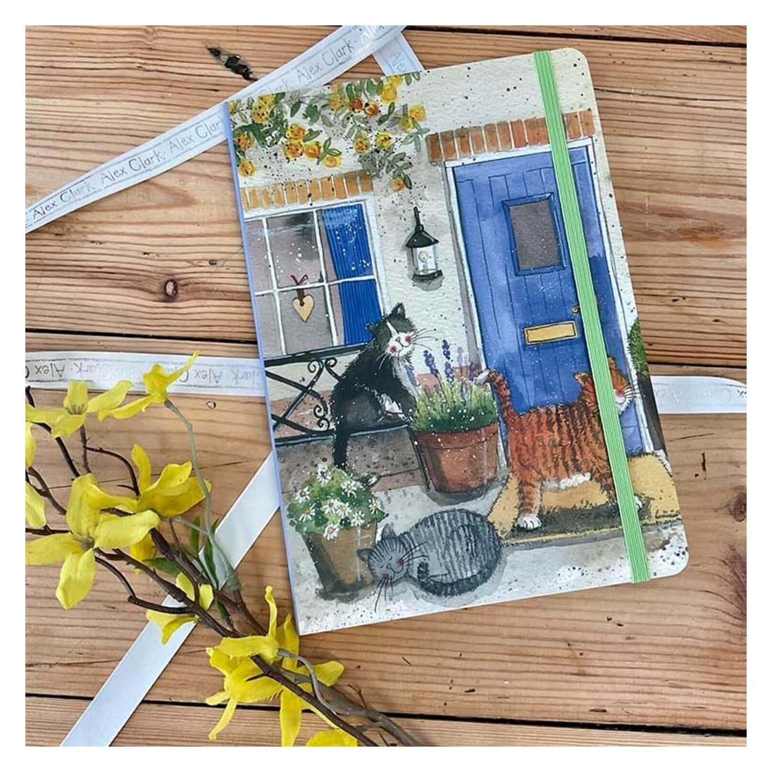 Alex Clark Art Notizbuch mit Radiergummi A5 LCN05 Katzen vor dem Haus (A5, Liniert) (58225332)