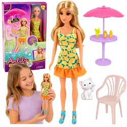 Anlily-Puppe im gelben Kleid mit Kätzchen-Gartenmöbel-Schirm-Accessoires
