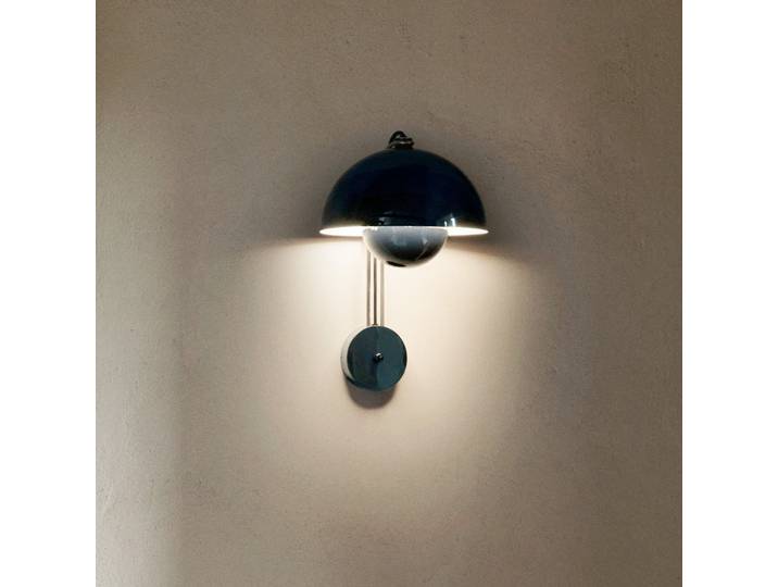 Flowerpot VP8 Wandleuchte, stahlblau, Stecker - &TRADITION - Wohnzimmer - Design - Metall - Einflammig