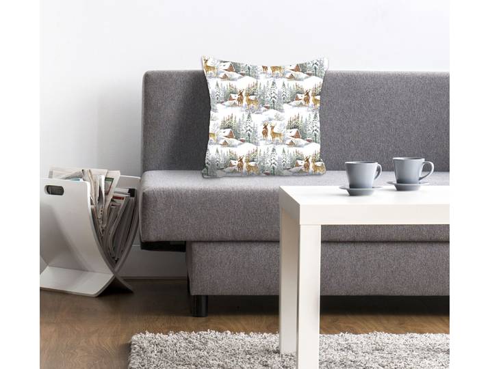 Dekokissen QUEENCE Fabian , braun (braun, weiß, bedruckt), B:40cm L:40cm, Polyester, Dekokissen_Sitzkissen_Kissenhüllen, Dekokissen, Kissenhülle,Winterlandschaft,Rehe,Schnee,Winterlich,Festlich,Natur