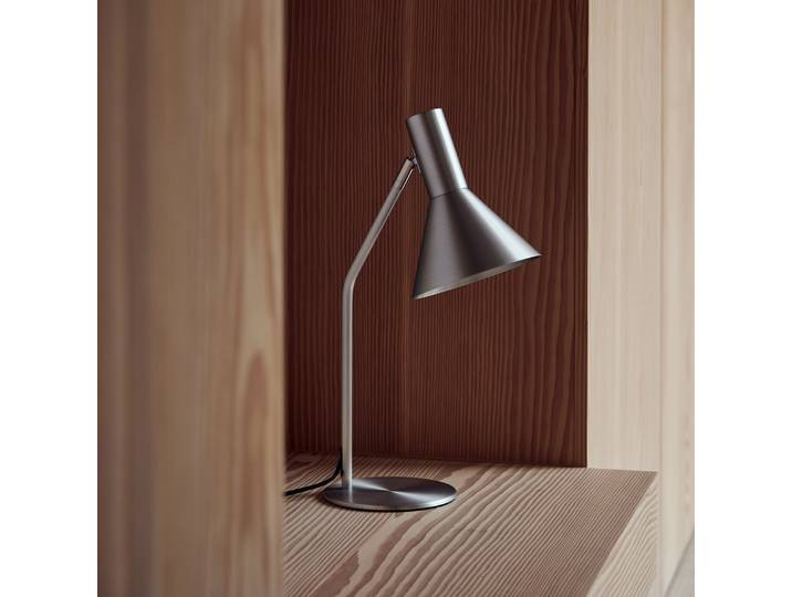 Lyss Tischleuchte Alufarben - FRANDSEN - Wohnzimmer - Design - Aluminium - Mit Schirm