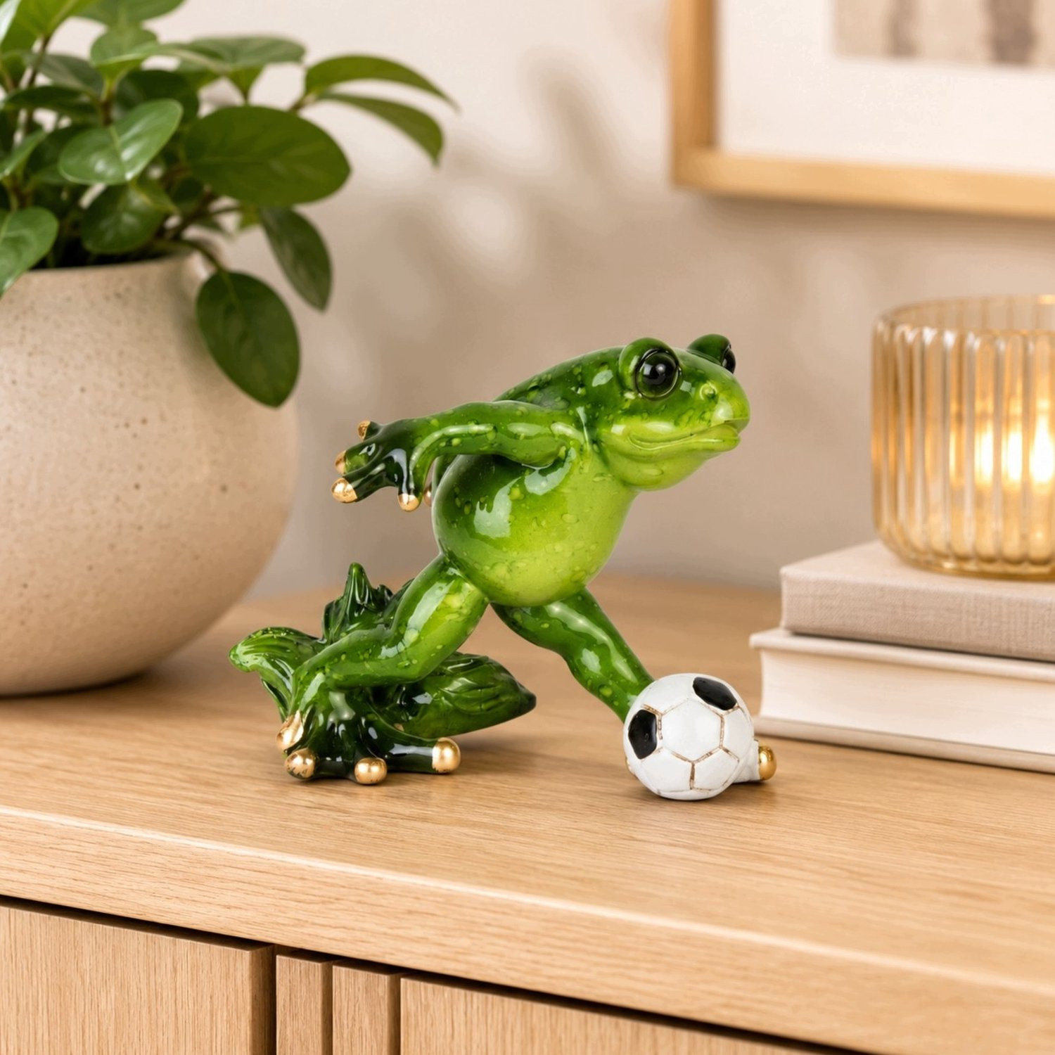 Grappige Groene Kikker Voetballer Figuur voor Decoratie en Cadeau
