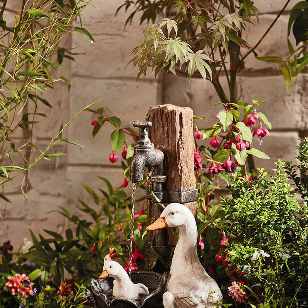 Dakota Fields 3L Weather Resistant Plastic Fountain 3L