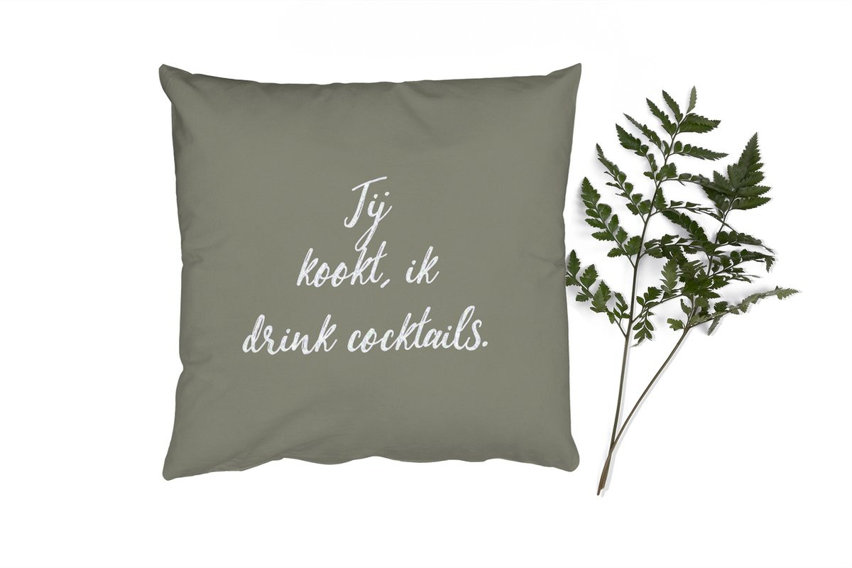 Sierkussen met tekst You cook I'll drink cocktails - 60 x 60 cm