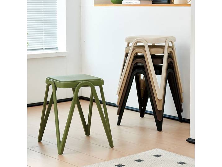 Tabouret empilable en plastique de style vintage – Chaise carrée à quatre pieds pour une utilisation d'attente et de secours à domicile