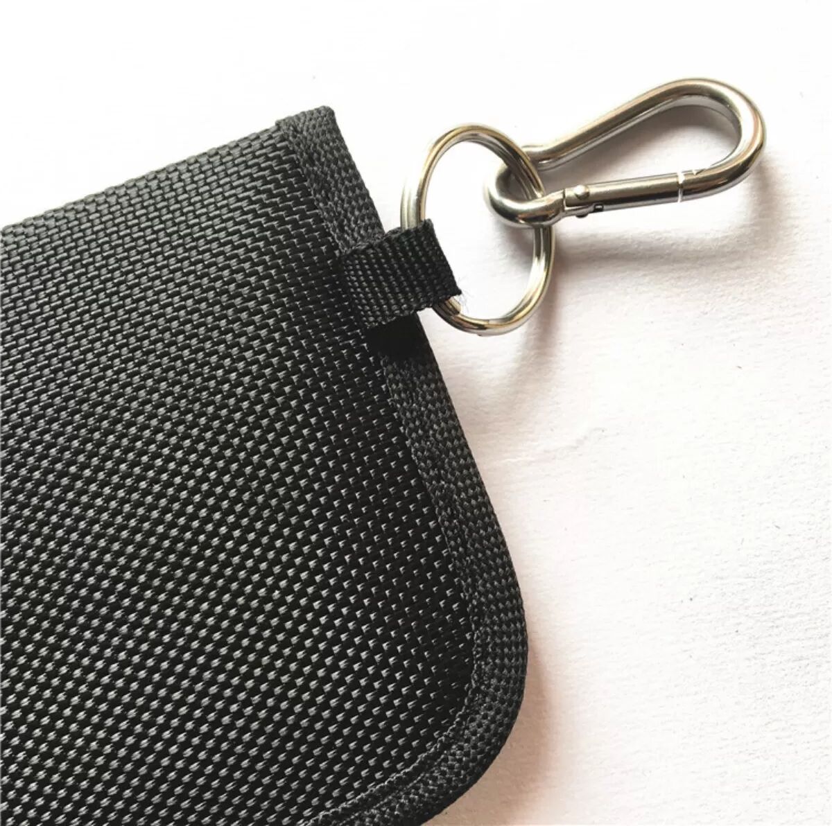 INF RFID-abgeschirmte Schlüsseltasche - Schwarz Oxford-Gewebe, 100% Signalabschirmung, Wasserabweisend, Karabinerhaken &