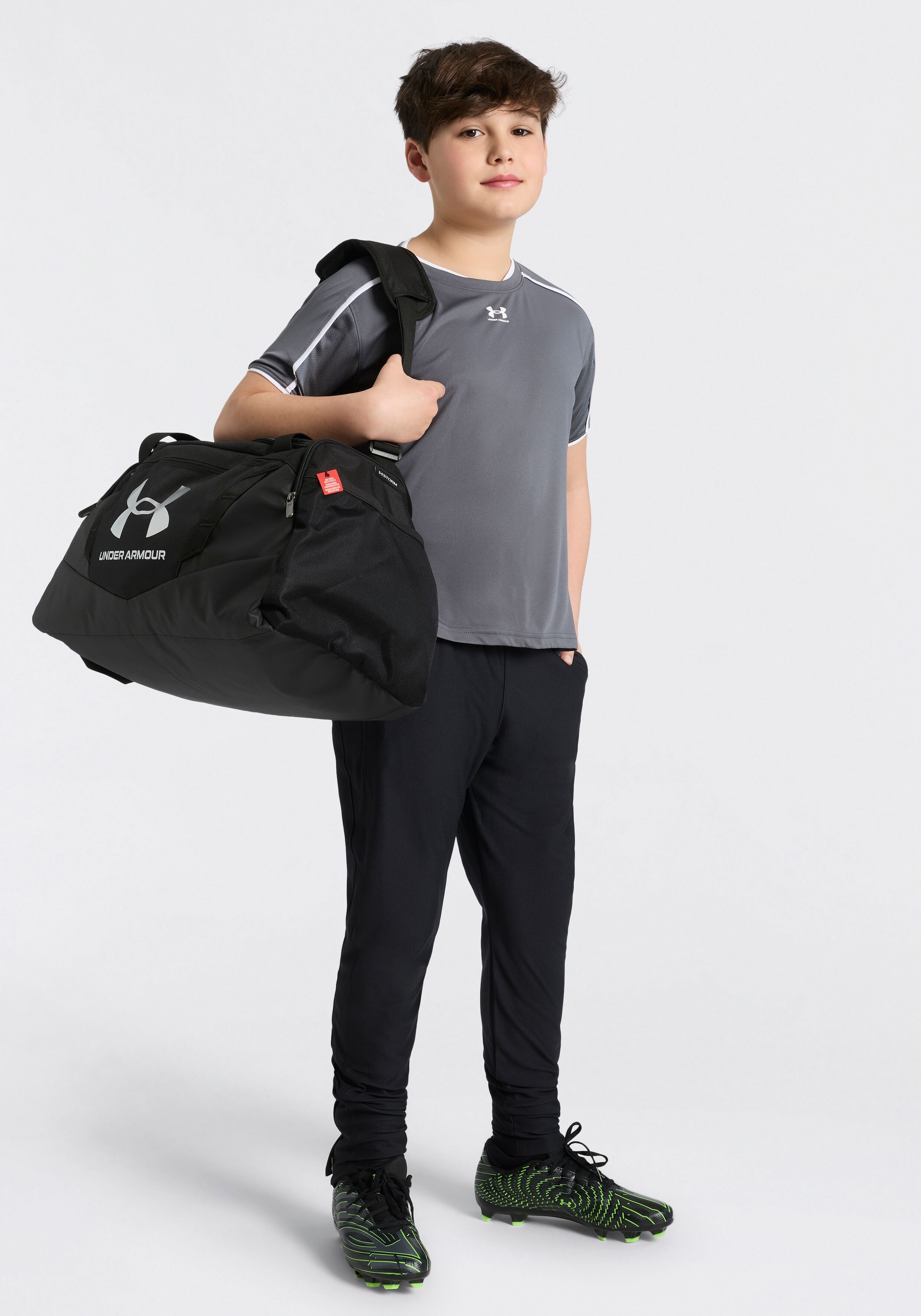 Trainingsanzug UNDER ARMOUR, Jungen, Gr. XS, weiss (schwarz,, weiß), Obermaterial: 100% Polyester, Sportanzüge Trainingsanzug, einteiliges Design, leichtes Material, aus Polyester schwarz,, weiß XS