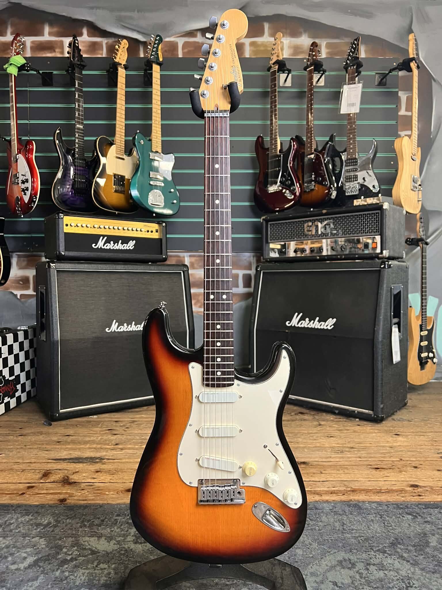 Fender Strat Plus 3-Color Sunburst 1991 Electric Guitar   Sunburst - Refurbished